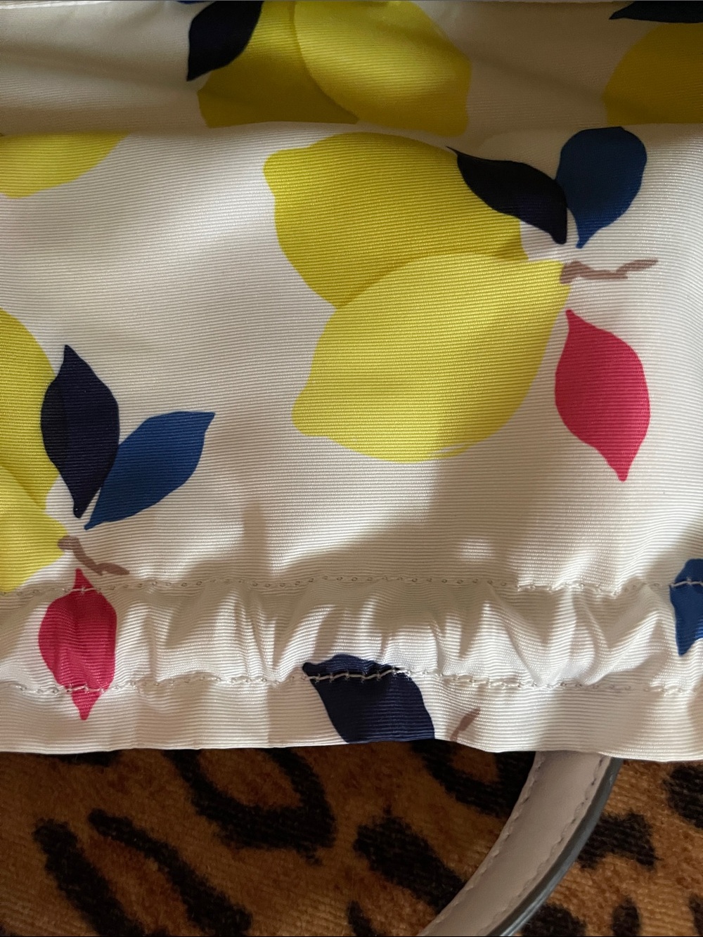 Kate Spade New York Lemon Zest Satchel
Rare Novelty Item
Like new used once - Picture 4 of 7